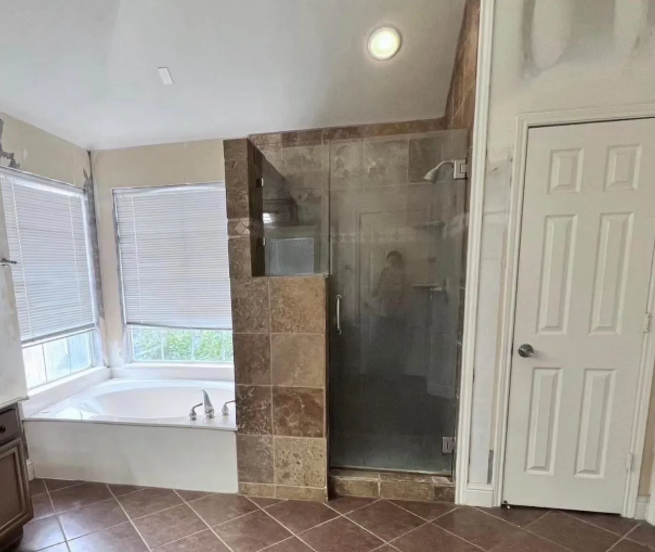 Boucha bathroom before remodel